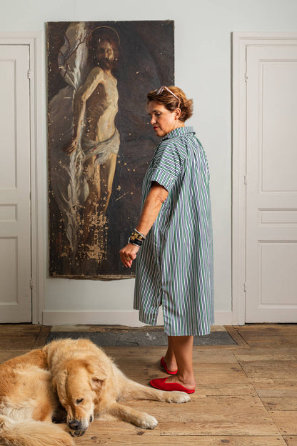 robe en popeline rayée verte de dos